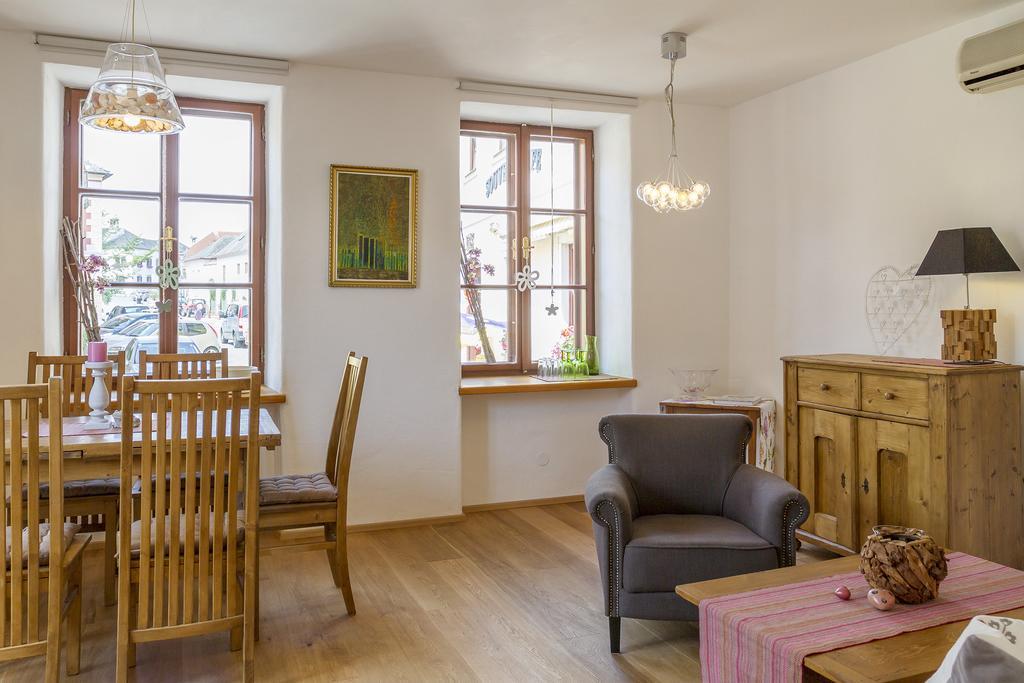 Unser Rosa Haus Fuer Sie Rust Exteriör bild