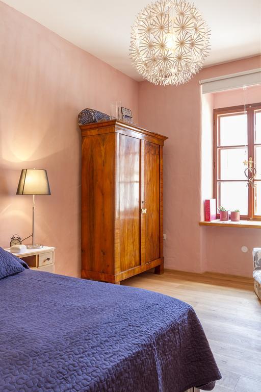 Unser Rosa Haus Fuer Sie Rust Rum bild